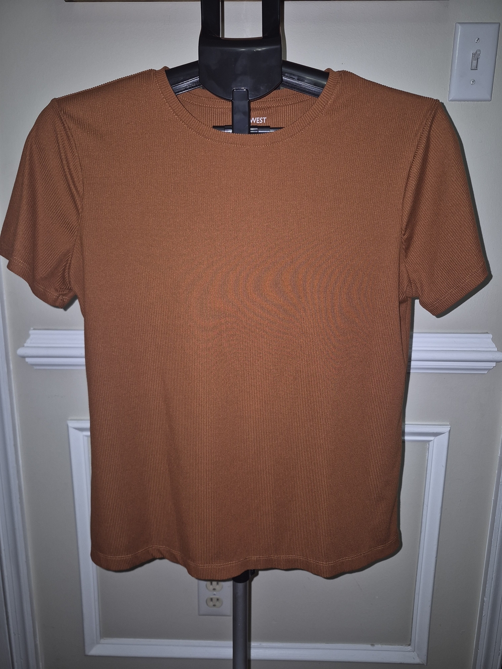 Nine West Soft Spun Ribbed Crewneck Tee Shirt Rust Cognac Brown Size M